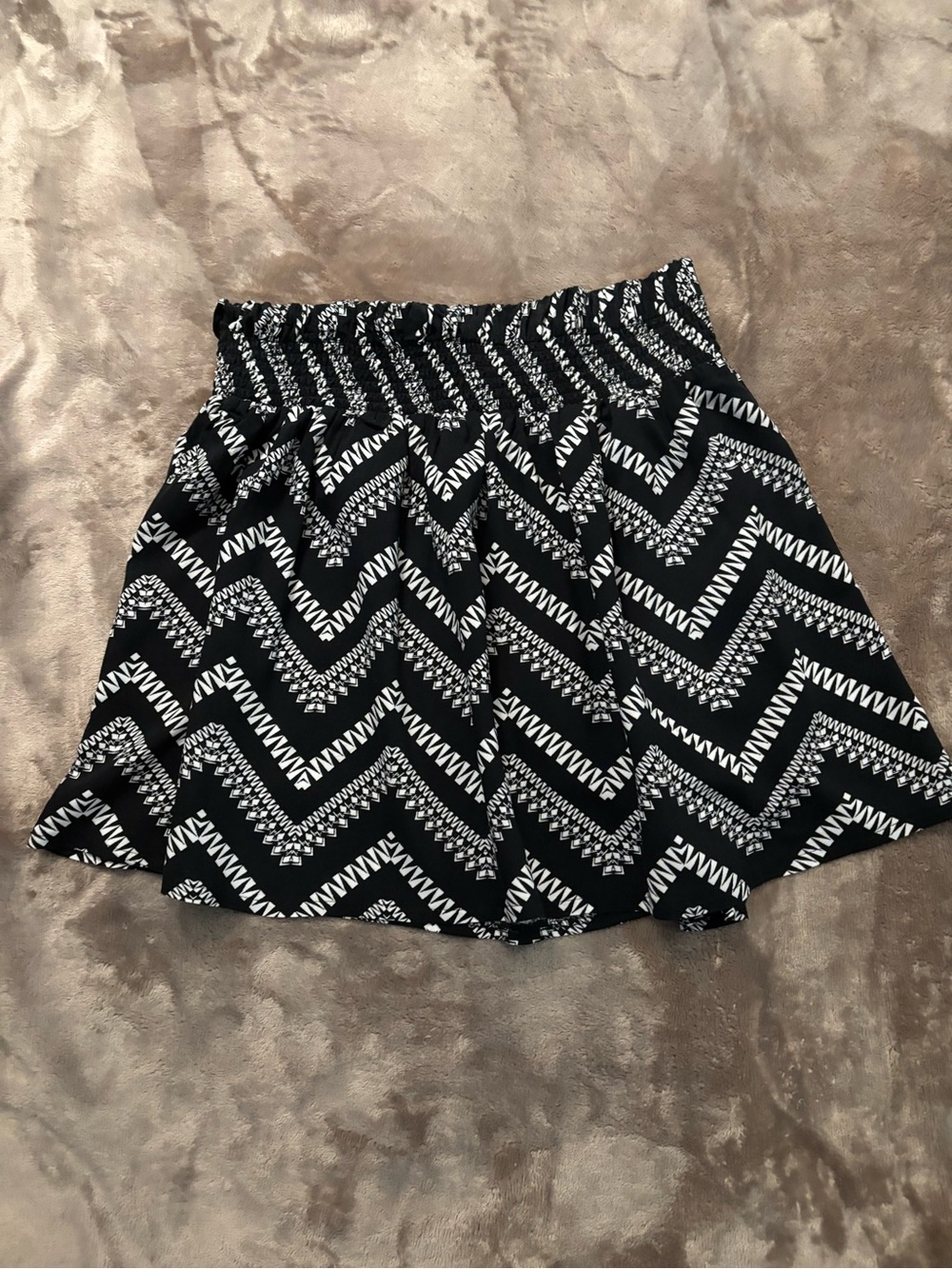 Joe B Skirt Women’s Size XL Black and White Chevron A-Line Skirt